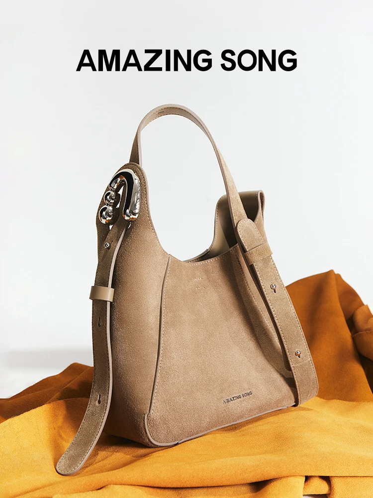 

Amazing Song Flat Bucket Bag