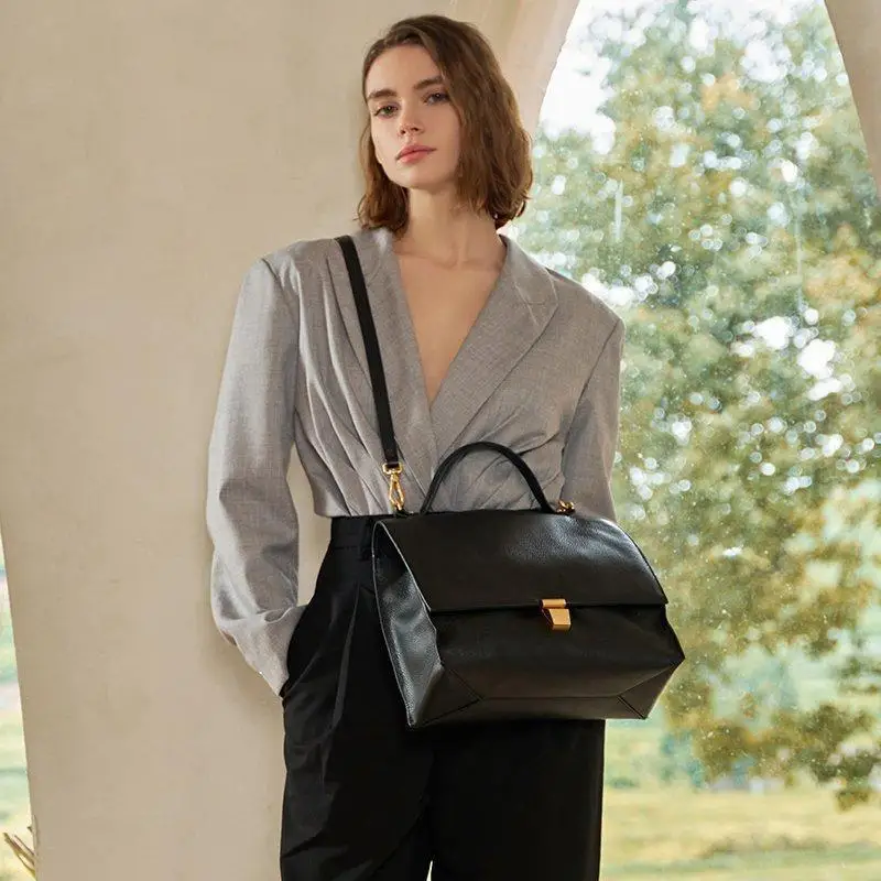 

New minimalist size, simple temperament, doctor's bag, versatile crossbody handbag