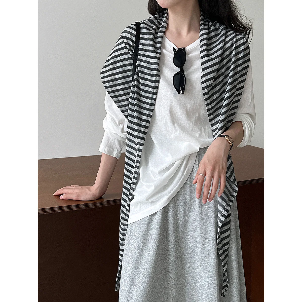 

Ленивая атмосфера, полосатая шаль с круглым вырезом и длинными рукавами, футболка-трапеция, новый комплект из трех предметов