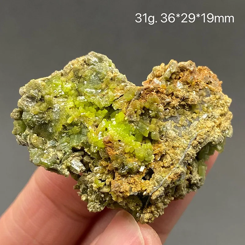 100%  Natural pyromorphite Mineral Specimens Stones and Crystals Healing Crystal
