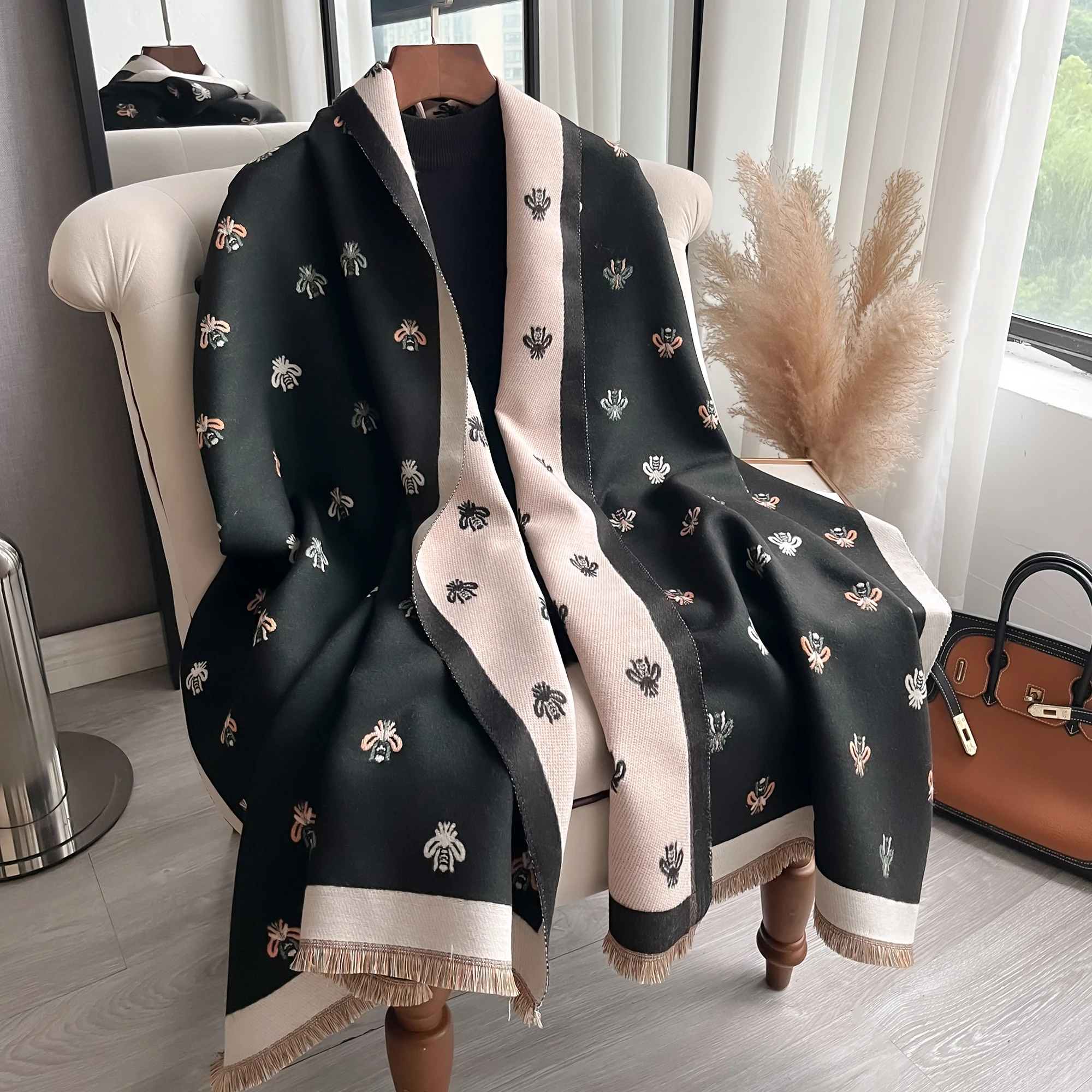 

Luxury Brand Two-Sided Bees Jacquard Scarf pashmina Cashmere Soft Warm Fringe Pashmina Shawl Winter Coldproof Windproof Blanket