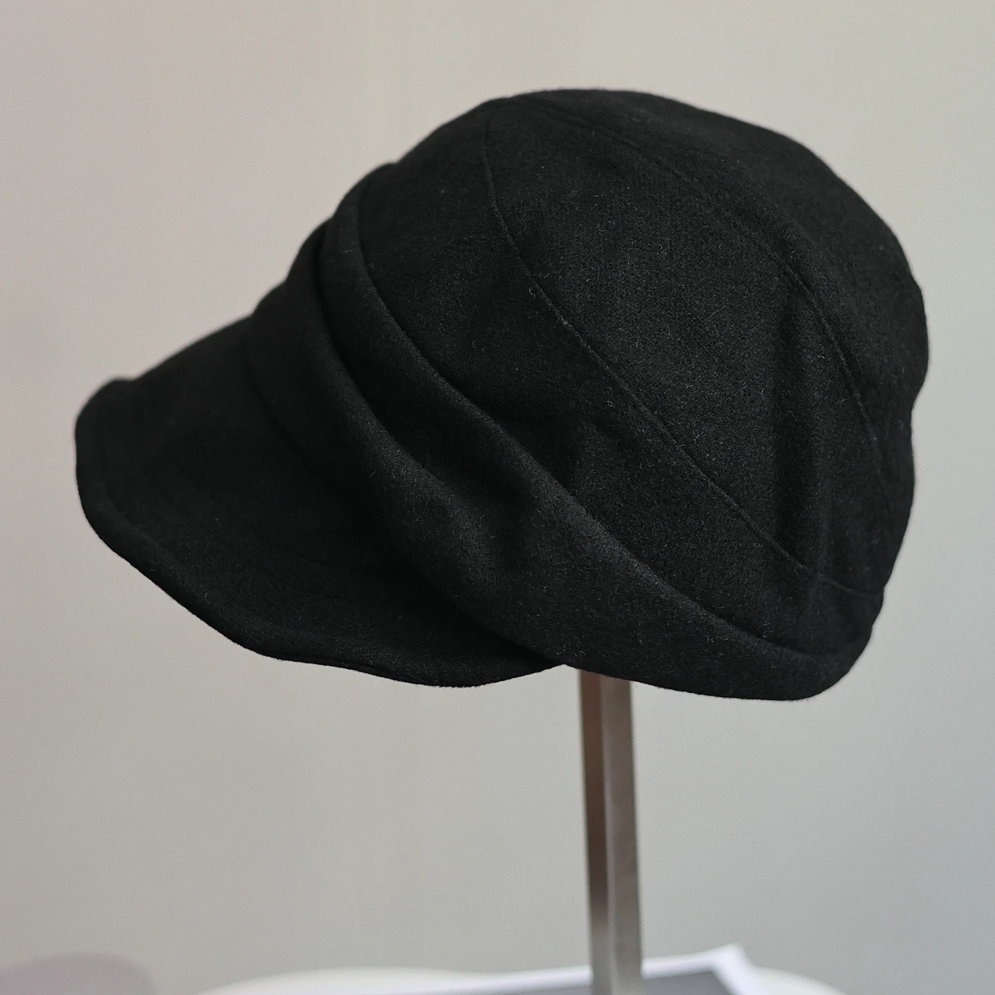 قبعة موزع الصحف للنساء قبعة بيريه واسعة الحواف للنساء موضة خريف/شتاء ، قبعة رسام نمط عتيق إكسسوارات جديدة