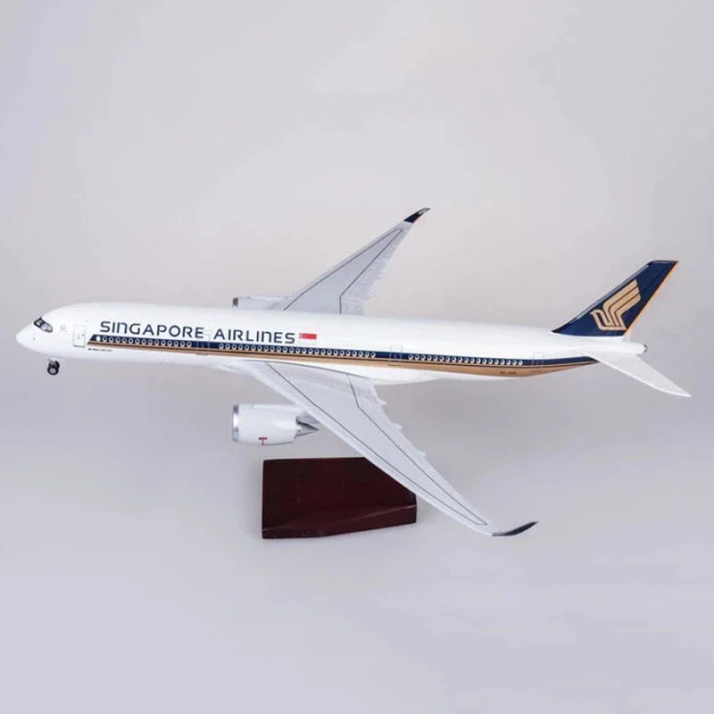 2025 New 1/142 Scale Airplane A350 Singapore Airline Model W Light Wheel Diecast Resin Plane Collection Decoration Display Gifts