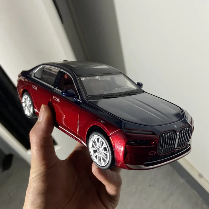 Diecast 1/24 Scale BMW 7 Series Alloy Model New Energy BMW Car Red and Blue Model Sound and Light Toy for Boys Gift