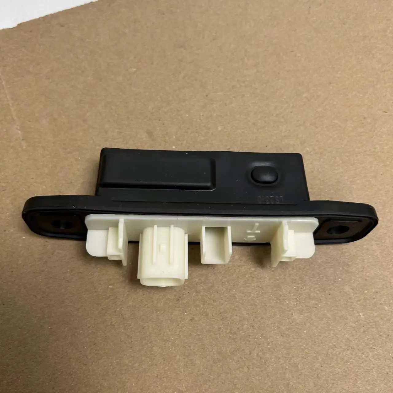 

Для Toyota 2008-20 Land Cruiser LC200, переключатель задней двери, электрическая кнопка открытия двери багажника
