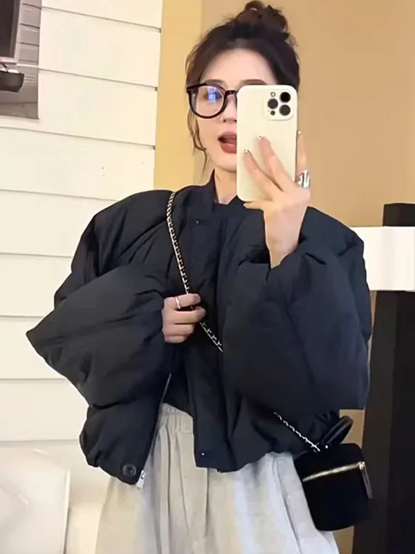 

Модная короткая повседневная свободная женская куртка 2025 года, новая зимняя модель, утепленное хлопковое пальто с круглым вырезом и одной пуговицей, эффект стройности