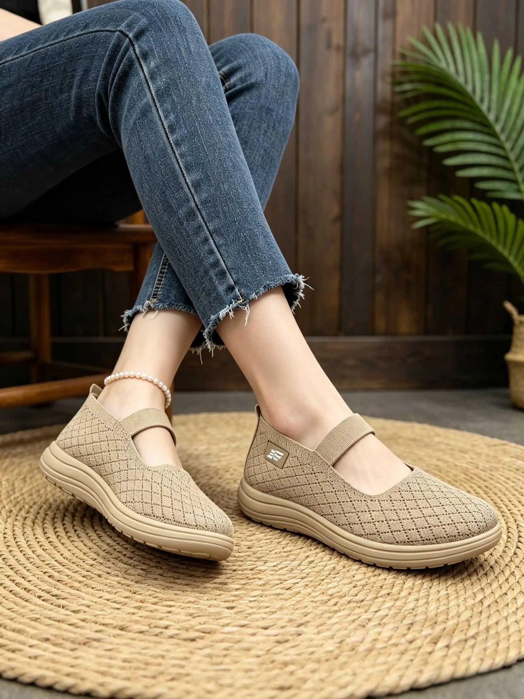 Damen Slipper aus Strickmaterial, atmungsaktive Mesh-Flachschuhe, leichte, bequeme, weiche Sohle, lässige Gehschuhe für ältere Damen. – Detail 5
