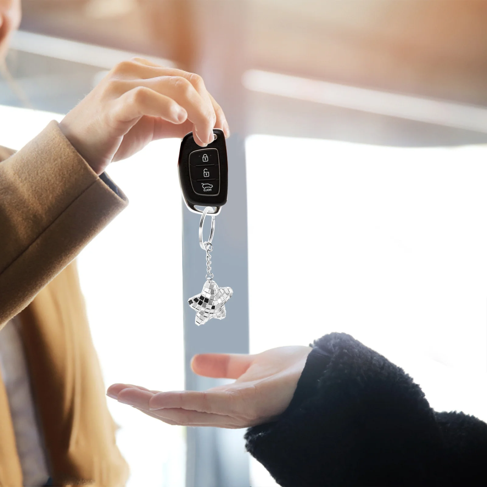 

6Pcs Star-Shaped Mirror Disco Ball Keychain Reflective Star Pendant Sparkly Bling Accessories 1970s Party Favors