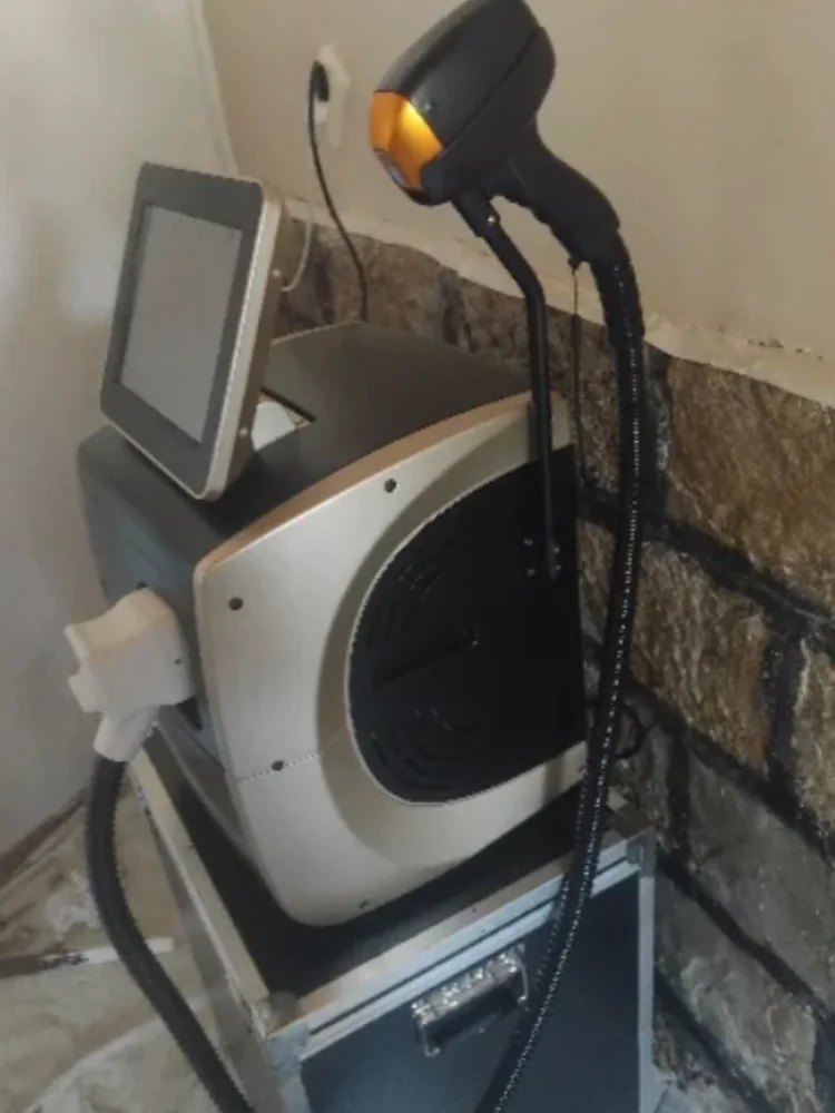 Máquina láser de diodo profesional, 4000W, Alexandrita, hielo, platino, 3 longitudes de onda, utensilio para eliminar el vello indoloro permanente, piel tierna