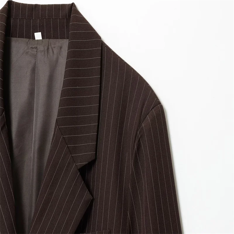 سترة بدلة فضفاضة مخططة عمودية بنية جديدة لخريف 2025 مزدوجة الصدر للتنقل متعددة الاستخدامات #4