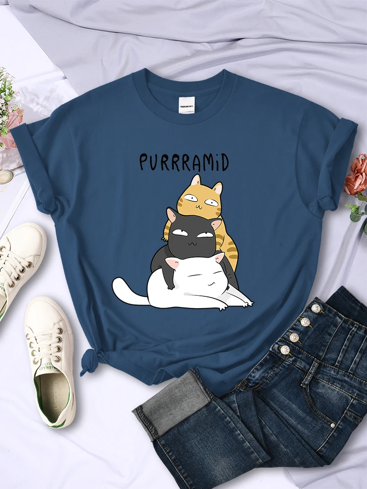 Three Cats Playing Pyramid Game Women T Shirt Street Harajuku Tshirt Fashion Breathable Tee Clothes Summer Cool Short Sleeve