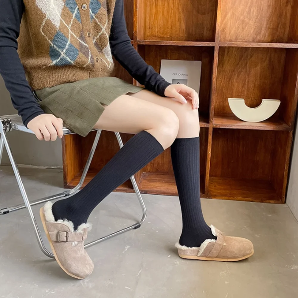 Neue Damenstrümpfe, Frühjahrstrends, lässiger, preppy-Stil, knielange Socken, hochwertige Baumwolle, einfarbig, lange Socken, bequem. – Detail 2