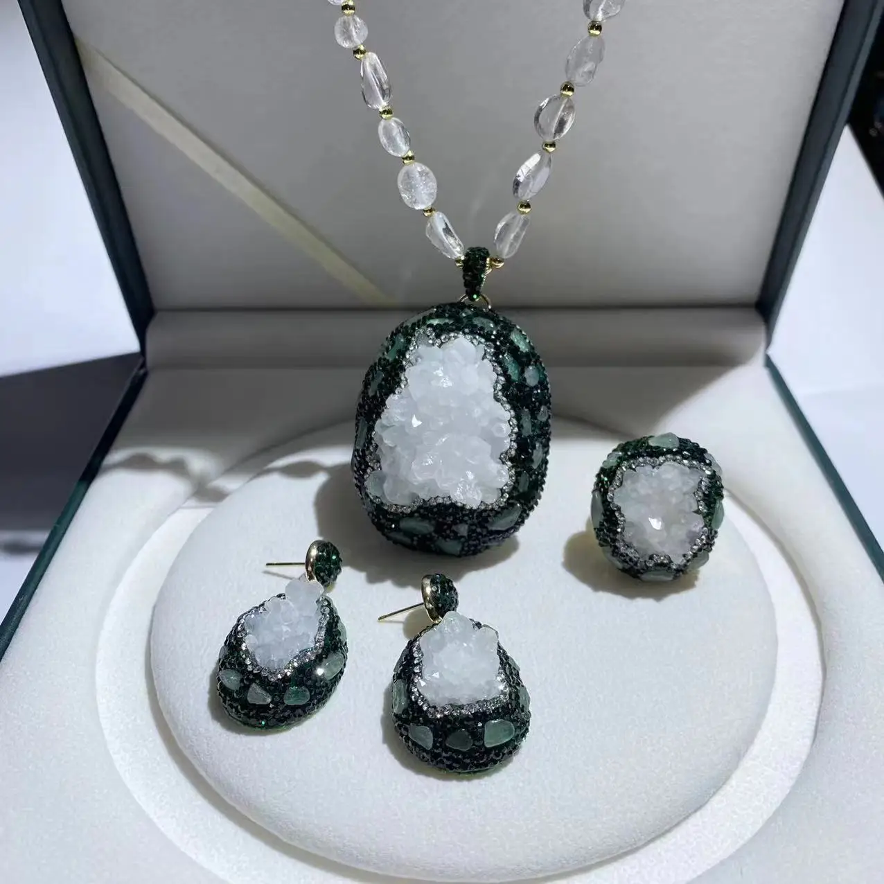 

Niche personality full inlaid necklace neck chain sweater chain green white crystal bud ring earrings ins style design