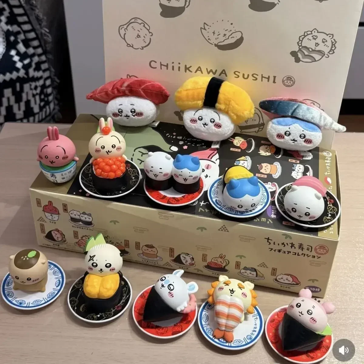 Chiikawa Sushi Co-Branded Limitierte Luftschiff-Puppe, Mini-Schreibtischdekoration von Chiikawa Usagi Hachiware, Anime-Sammlerstück Geschenk – Detail 2