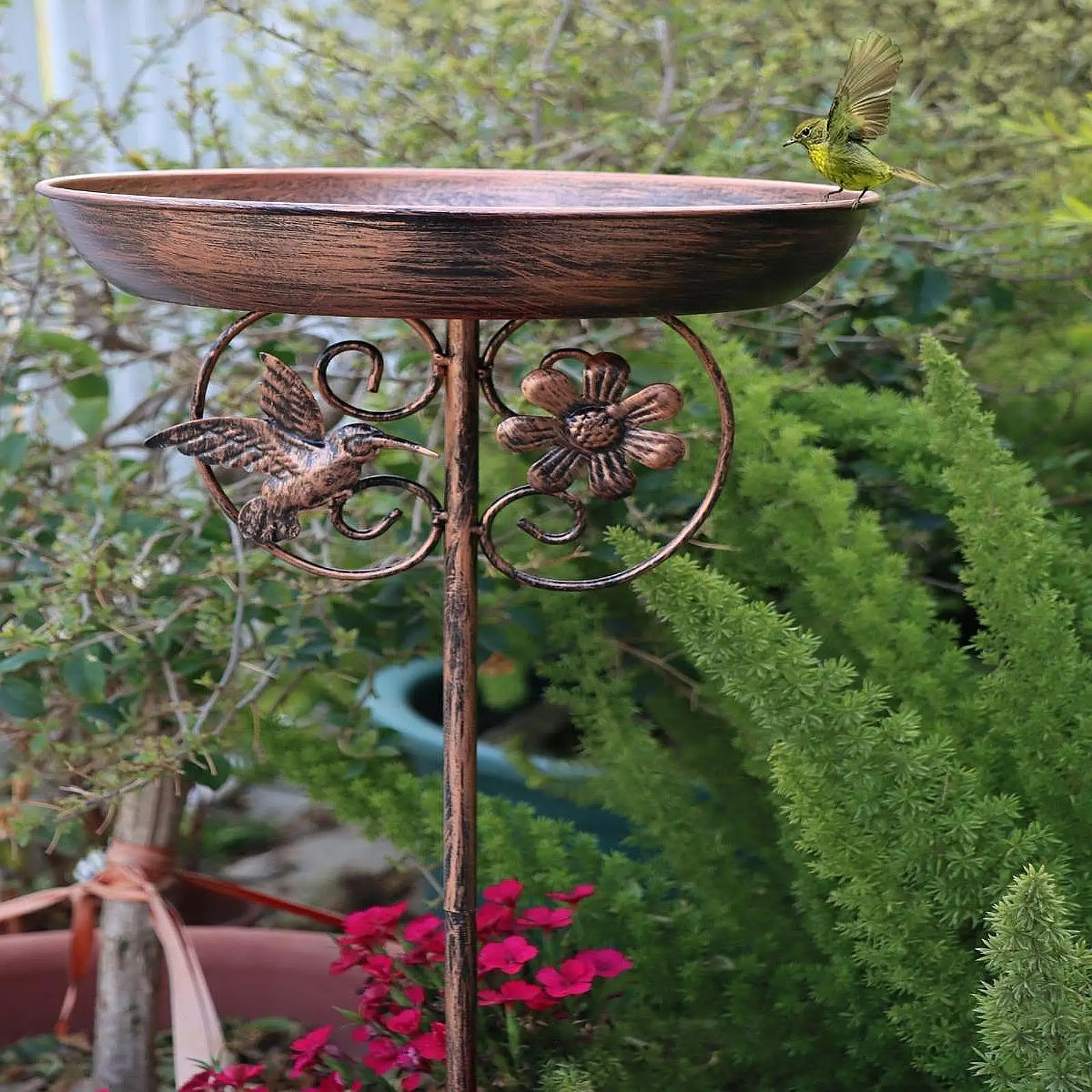 

Standing Bird Bath Bowl Water Bowl Outdoor Garden Patio Bird Feeder Tray with Stake for Park Railing Housewarming Porch Lawn