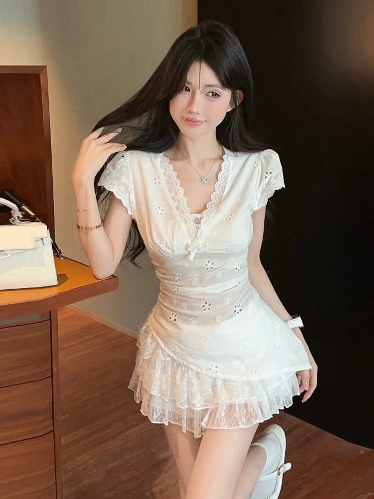 

Sweet Sexy V-Neck Asymmetrical Lace Waist-Cinching Shirt Top High Waist Slimming A-Line Short Skirt Two-Piece Set Women's Fas...
