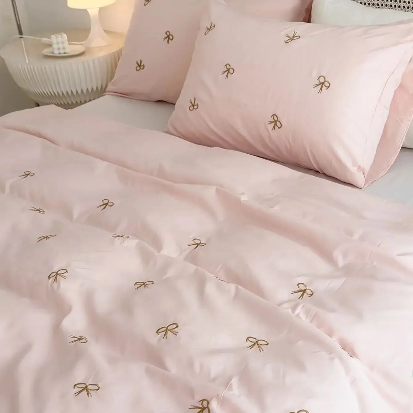 3pcs 100% polyester floral embroidery soft and comfortable simple duvet set (duvet cover x 1+ pillowcase x 2) without padding