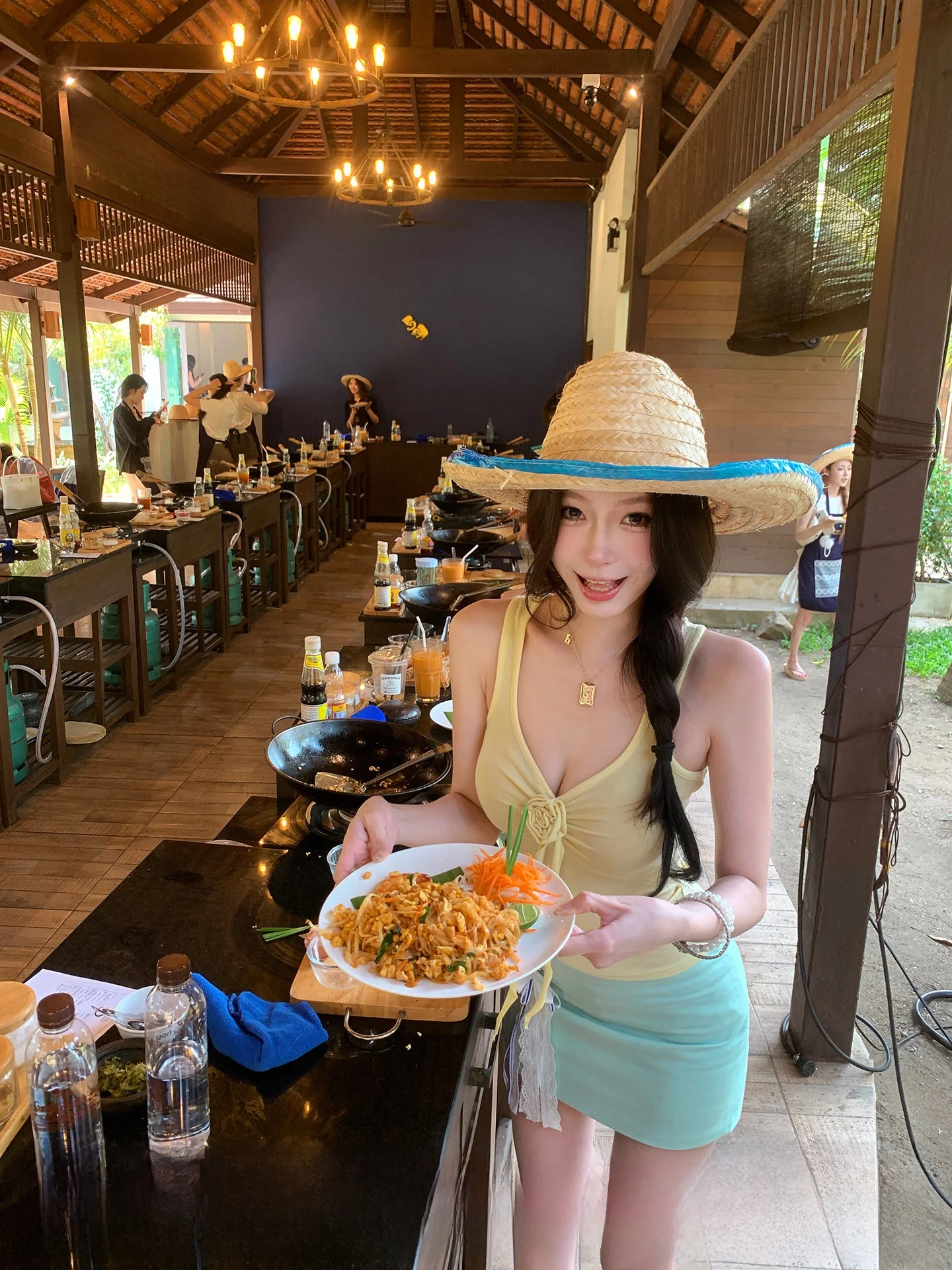 

Женский укороченный топ Pinksoya Spicy Girl с 3D цветочным кружевом на спине, ажурный, в стиле пэчворк, повседневный, с V-образным вырезом, из смесового полиэстера