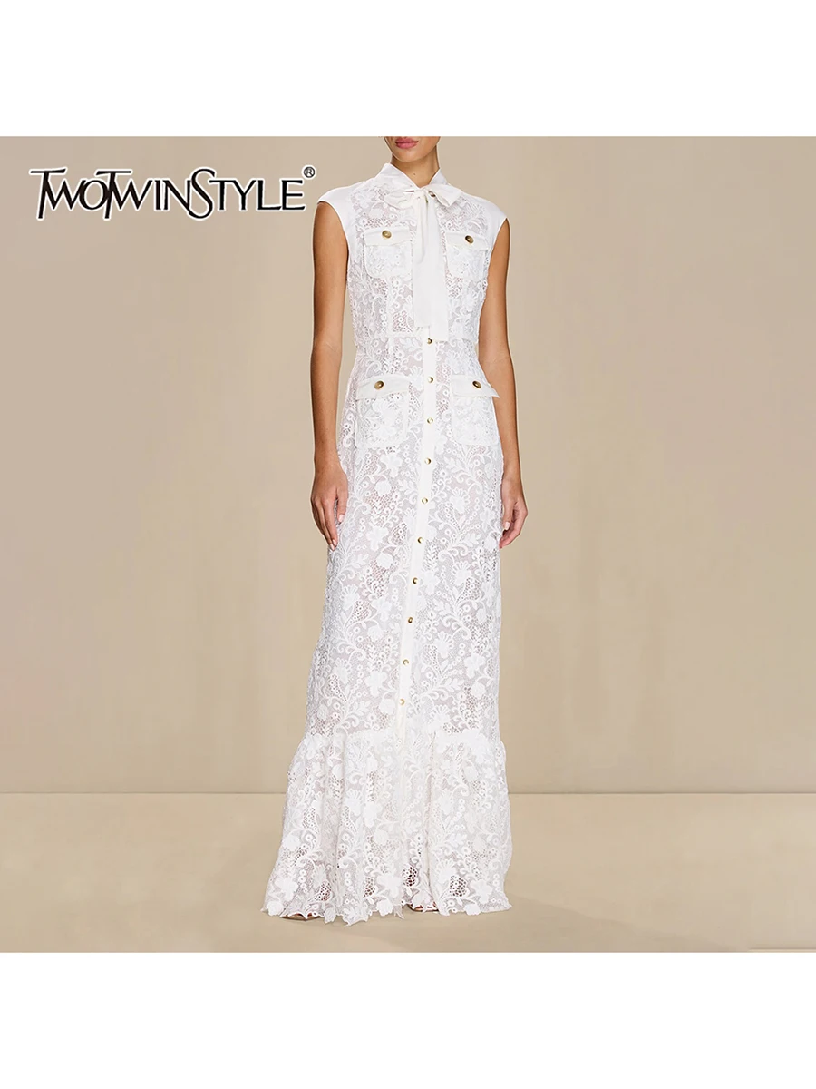 

Платье TWOTWINSTYLE с вышивкой, однотонное, для женщин, с круглым вырезом, без рукавов, с завышенной талией, на пуговицах, с кружевными вставками, длинное, модное, 2026