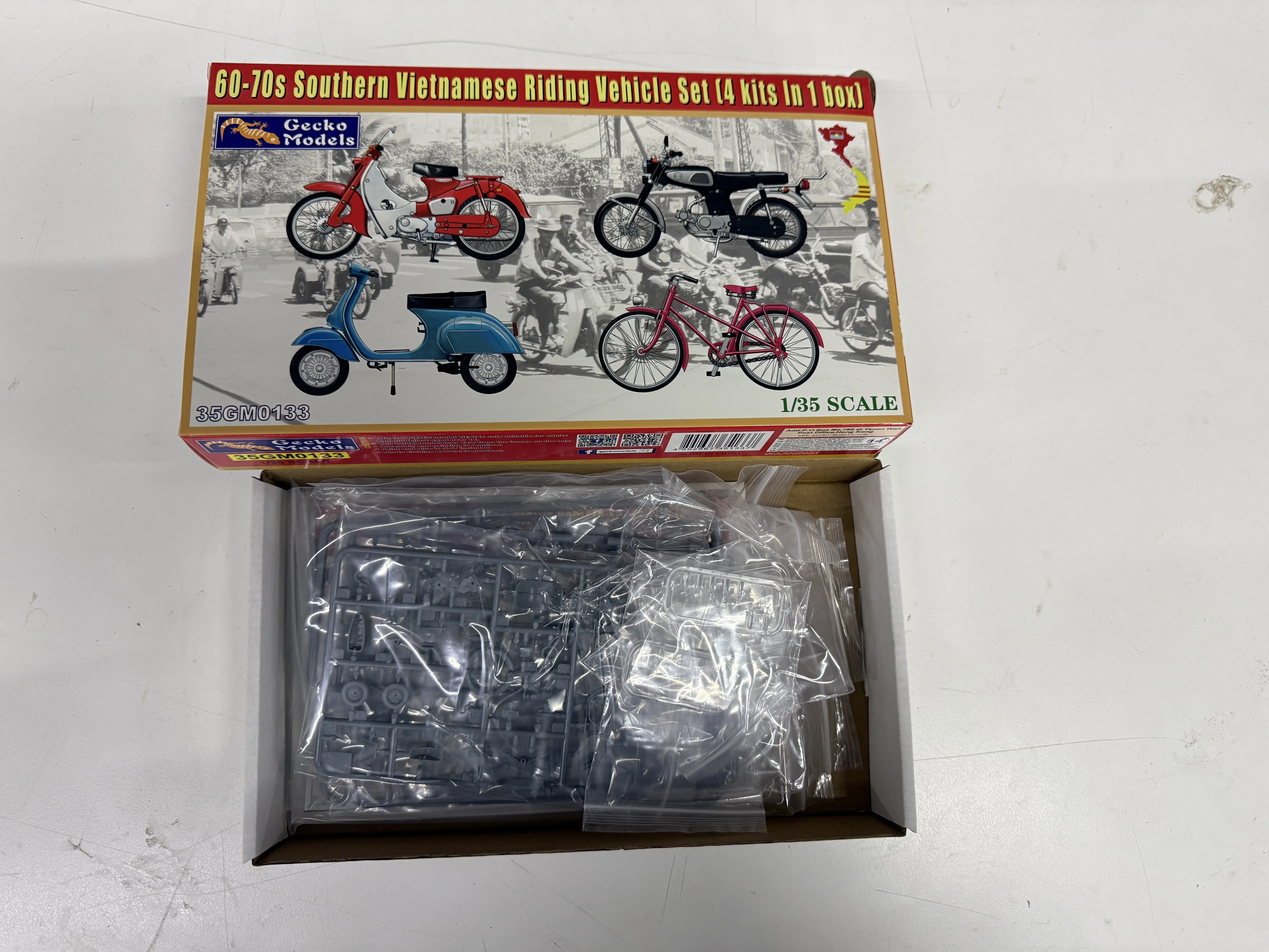 

Gecko model plastic scale model kit 35GM0133 1/35 South Vietnamese civilian riding tools bicycle motorcycle