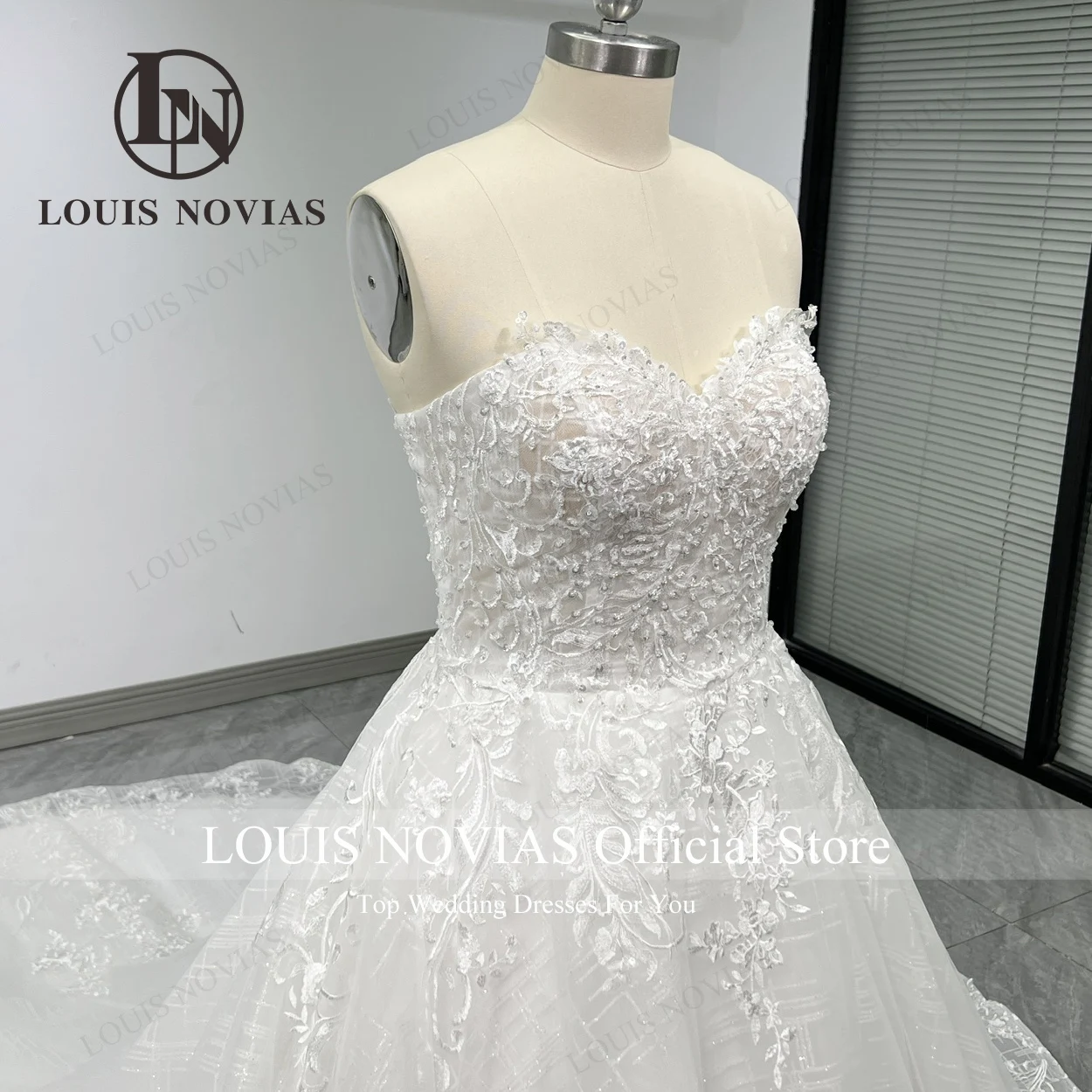 LOUIS NOVIAS A 라인 웨딩 원피스, 연인 실제 사진 아플리케, 레이스업 비치 공주 신부 가운, 2024