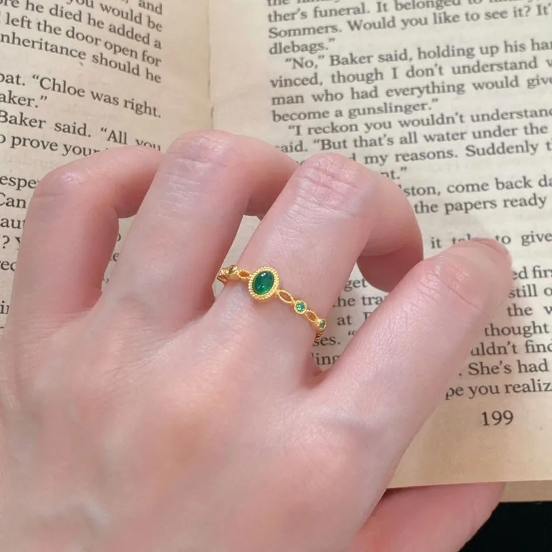 Xiaohongshu نمط المحكمة الشعبية الرجعية الذهب سطح البيض حلقة المرأة الأزياء الخفيفة الفاخرة الأنيقة والمجوهرات الراقية