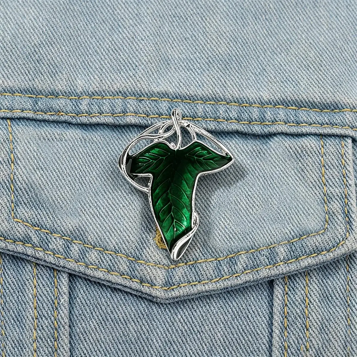 Movie Peripheral Elven Green Leaf Brooch Backpack Lapel Metal Badge Cosplay Clothing Jewelry Accessories Gift For Friends