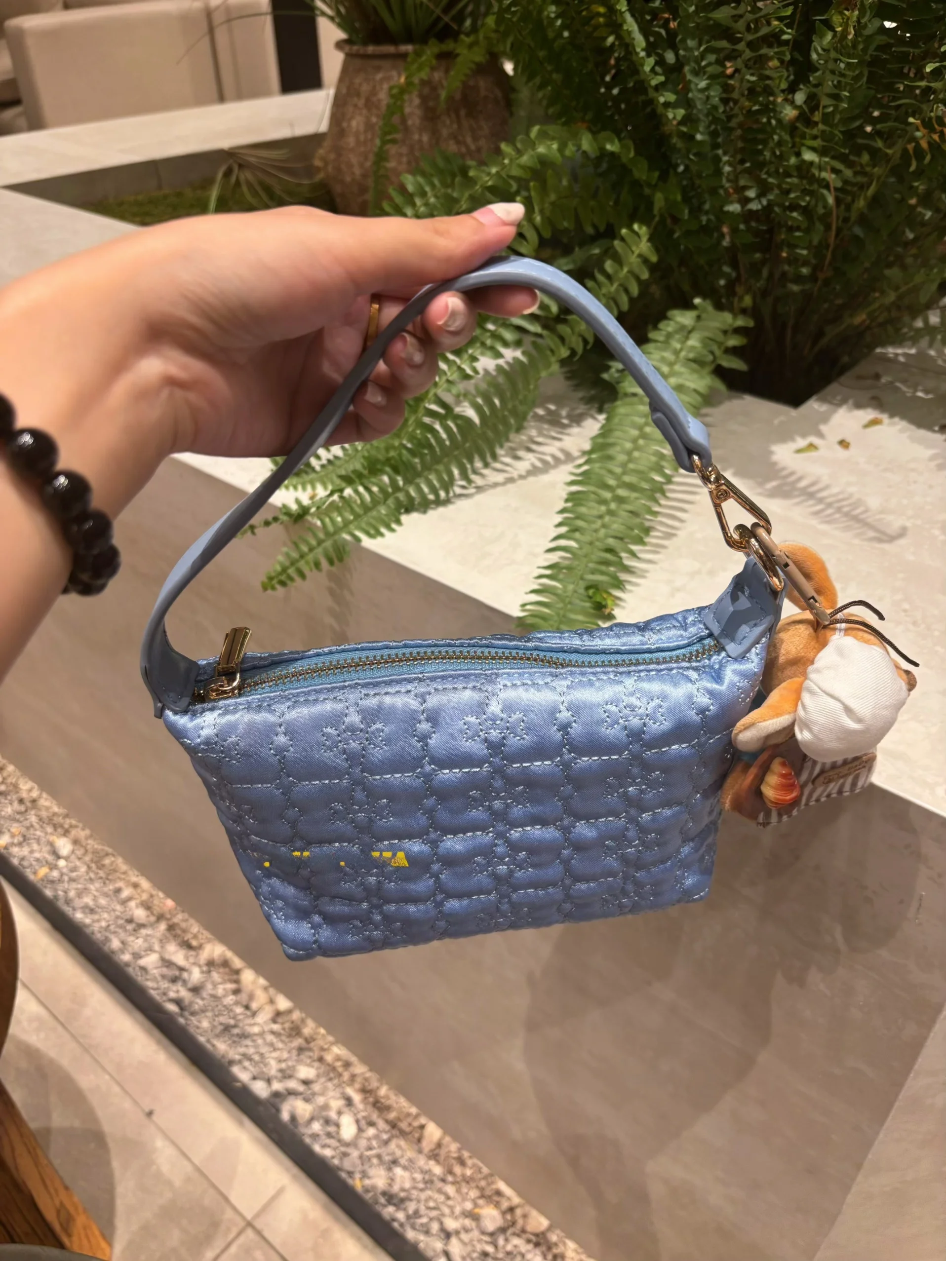 

Сумка AMFA Cloud Blue из мягкого атласа, маленькая квадратная сумка через плечо с узлом, цепочкой, в британском стиле, однотонная, для отдыха