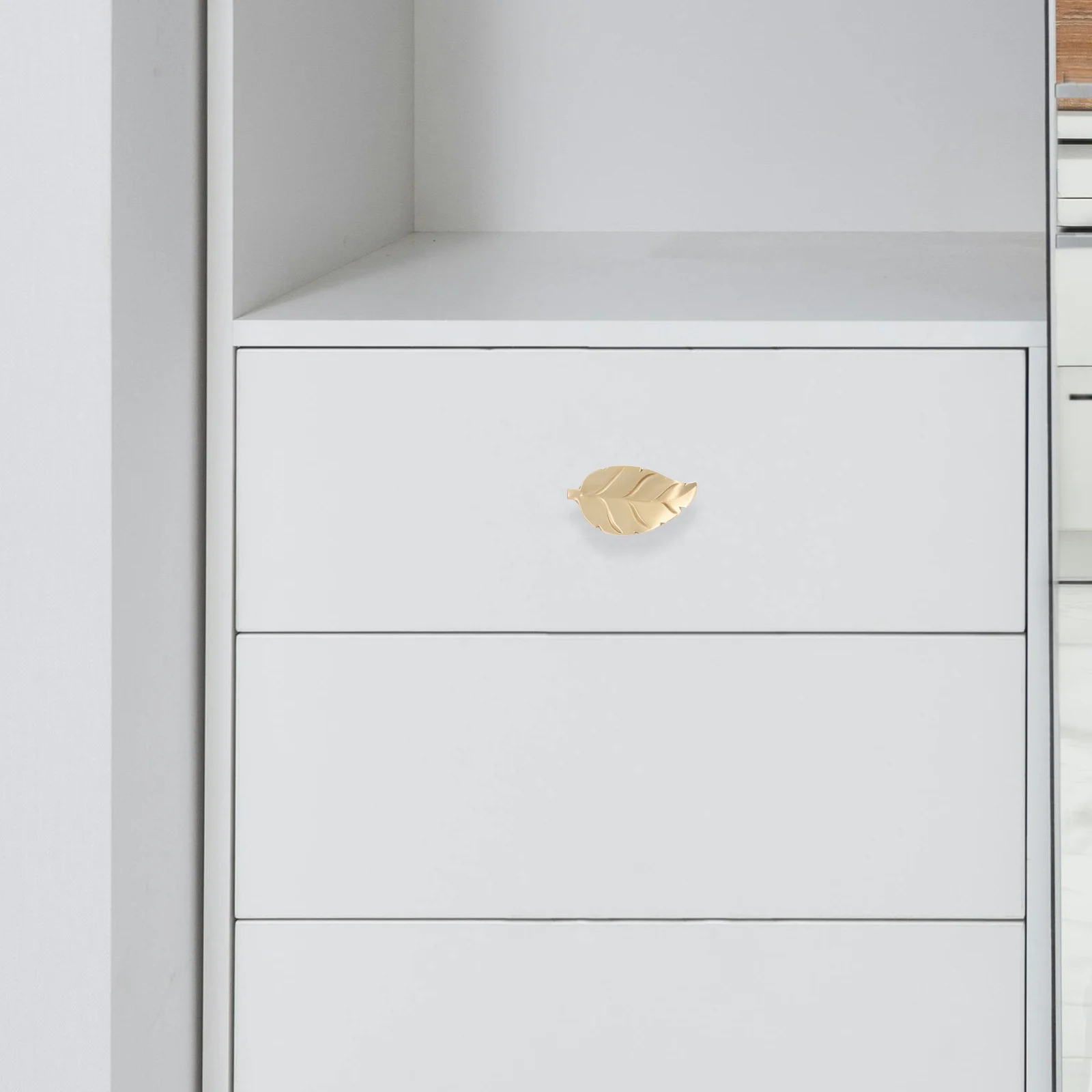 

Elegant Brass Leaf Pattern Cabinet Drawer Handles Gold Finish Pulls for Wardrobe Dresser Bookcase Bathroom Hardware