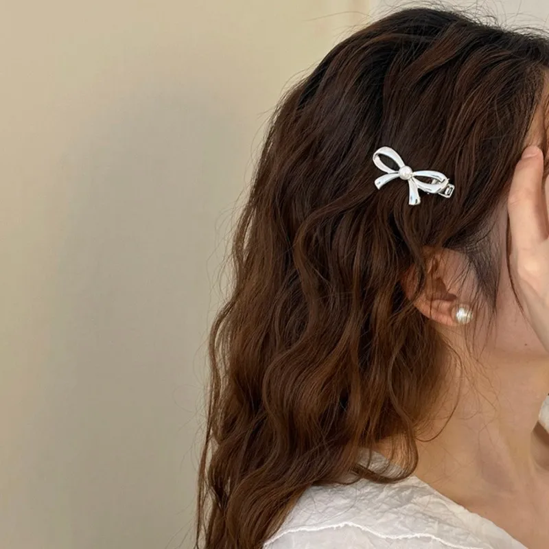 Cremefarbene Herz-Strass-Perlen-Schleife, Haarnadel, Haarschmuck für Frauen
