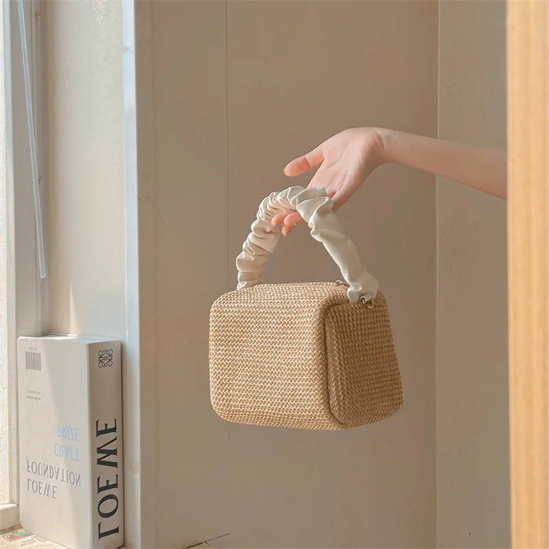 

Women's Handbag Woven Grass Cottagecore Style Simple Solid Color Versatile Large Capacity Portable Beach Vacation Crossbody Bags