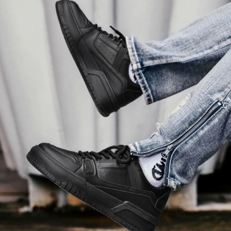 

New Breathable Lightweight Low-top Round-toed Men's Board Shoe Thick-soled Height-increasing Design for All Four Seasons