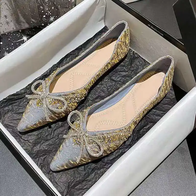 

2026 Spring Autumn Bead-embroidered Single Shoes Fashionable Versatile Bright Comfortable Soft-soled Shoes for Women