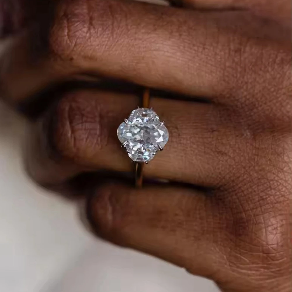 PuBang تألق 3EX VVS1 D اللون 4.5 CT مويسانيتي خاتم الخطوبة امرأة سحق الجليد البيضاوي 18 كيلو الذهب مع نصف أقمار لحفل الزفاف