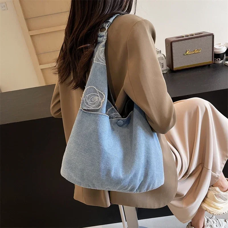 Sacs à main en denim de grande capacité pour femmes, sacs à loquet simples, doux initiés, mode de haute qualité, polyvalents, commconsult, nouveau, 2024