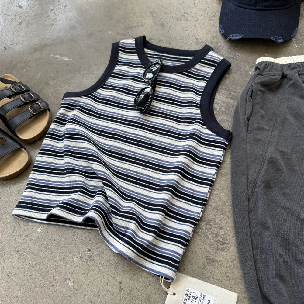 ملابس الأطفال سترة مطاطية مخططة غير رسمية على الموضة باللون الأزرق لصيف 2025 للأولاد والبنات على الطراز الأمريكي بلوزة مريحة بدون أكمام