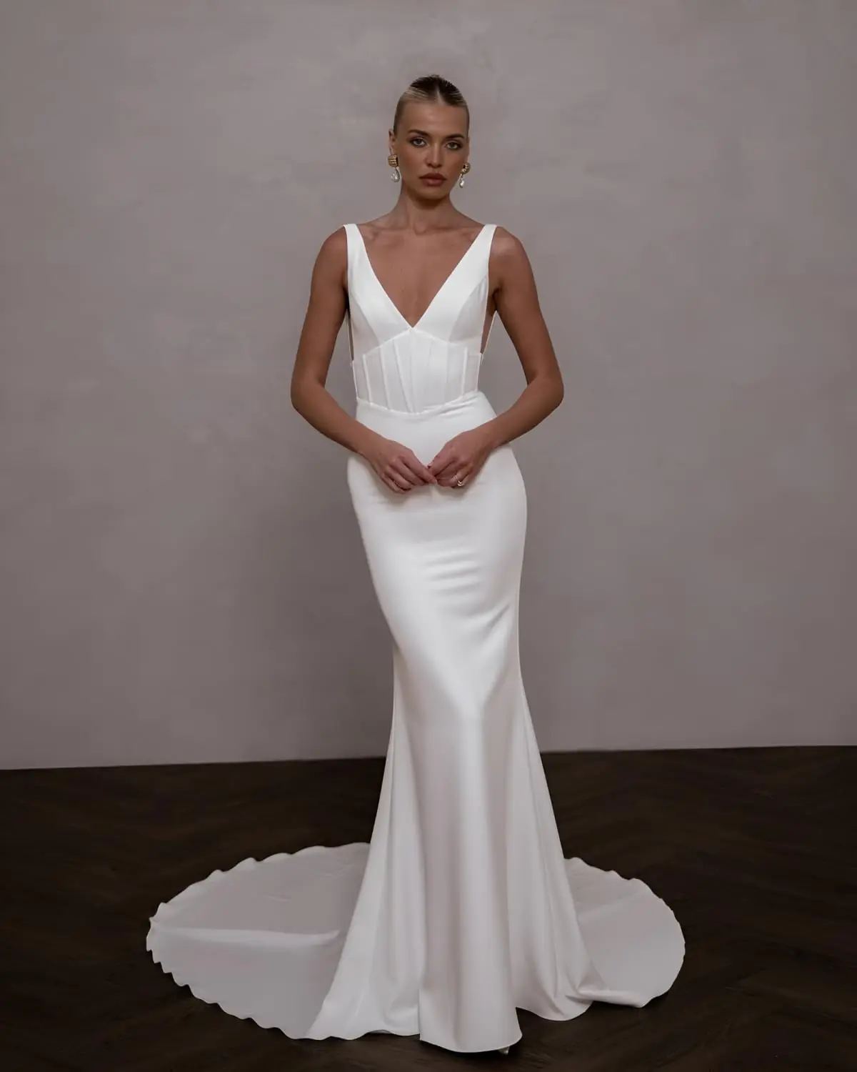 

Women's Satin Wedding Dresses V Neck Backless Formal Dresses Elegant Maxi Bridal Gown