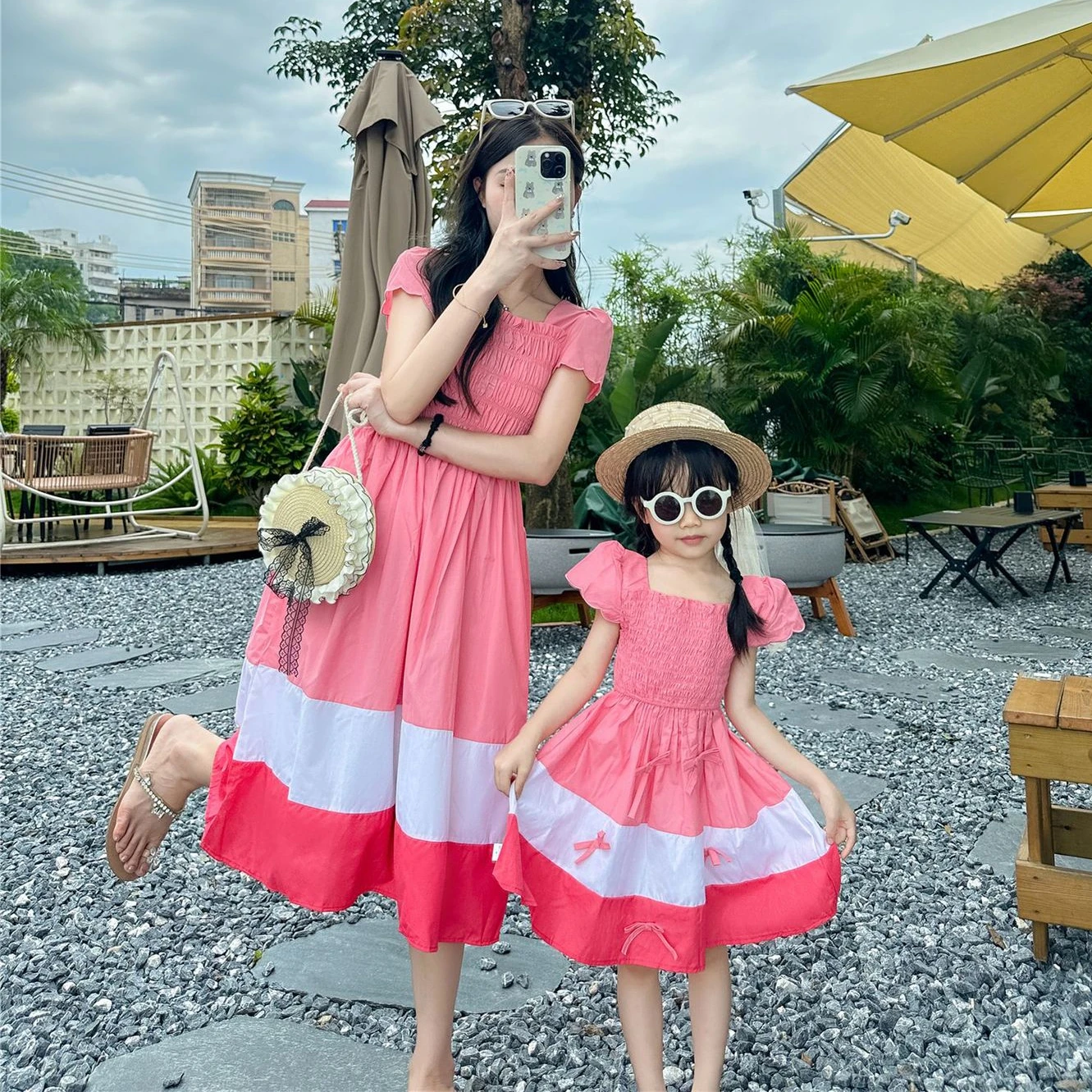 

Pink Mom and Daughter Smock Dress Holiday Vacation Look Mother and Baby Girls Short Sleeve Dresses Mummy and Me Party Clothes