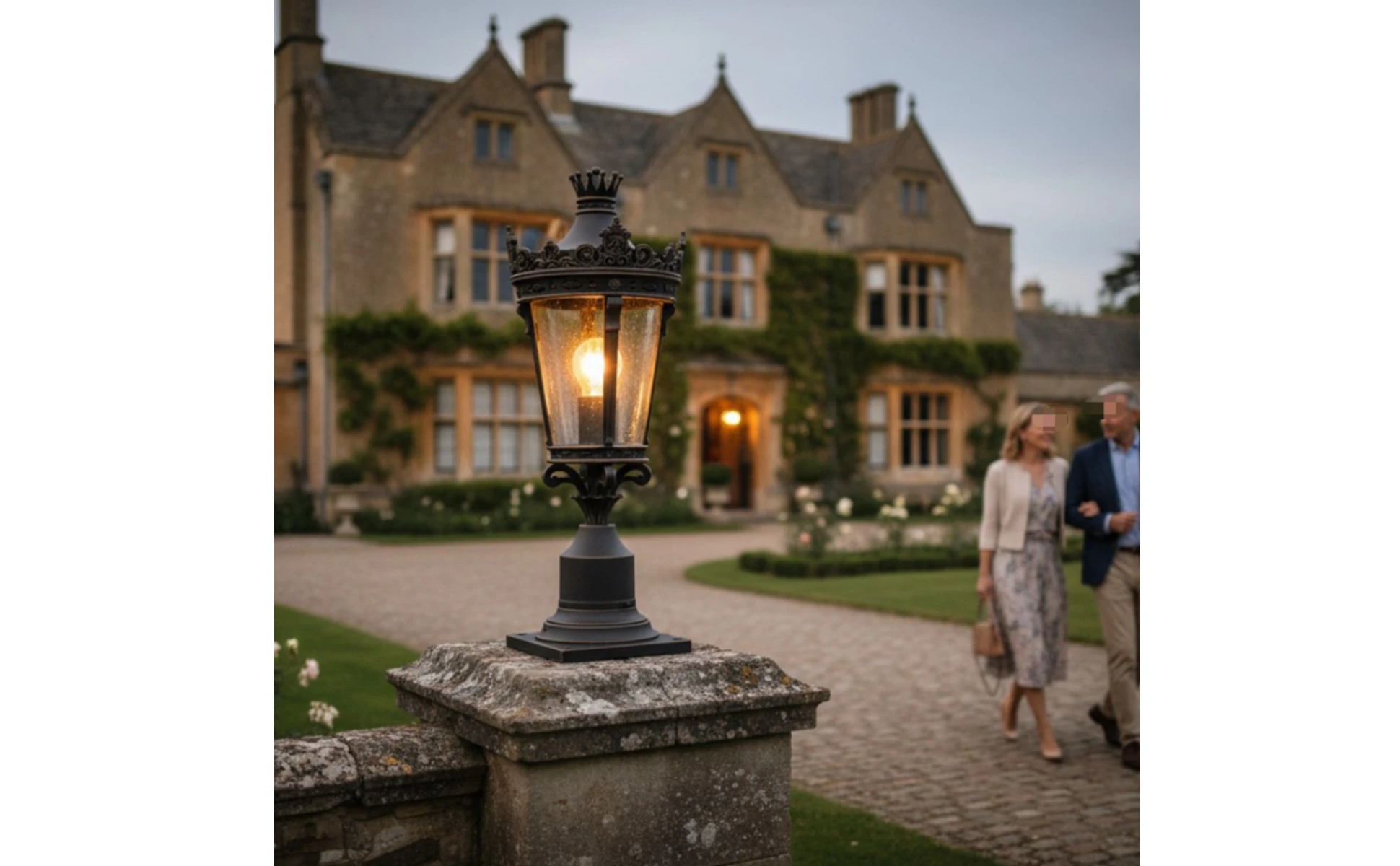 Outdoor Post-Top Lamp Crown-Like Finial Courtyard Wall Lamp Outdoor Post Lantern Ornate Trim Pier Mount Light Clear Glass Panels