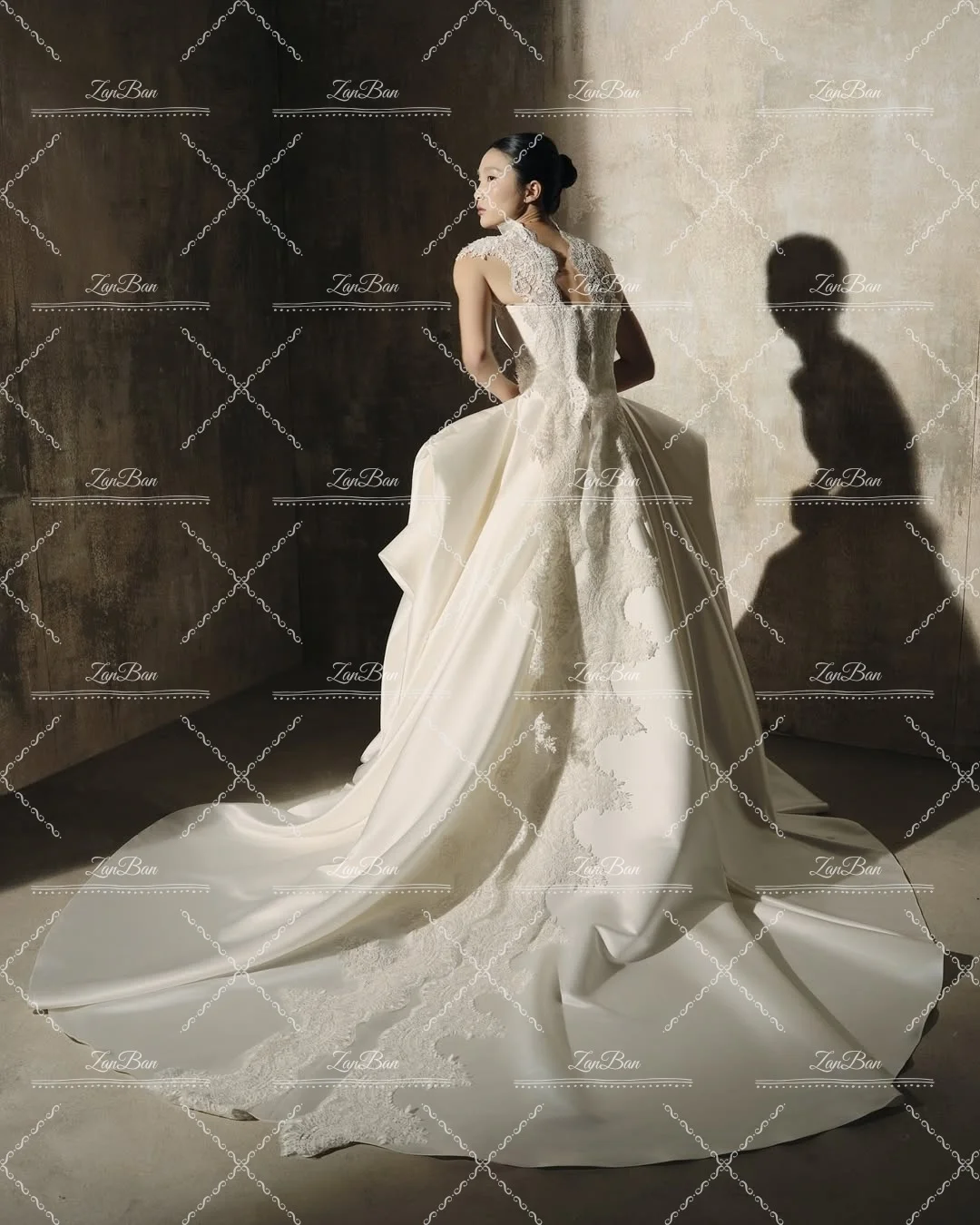 ZanBan Modern A-line Satin Wedding Dress 2026 Strapless Lace Scarf Pleat Sleeveless Bridal Gown Vestidos De Novia Customized