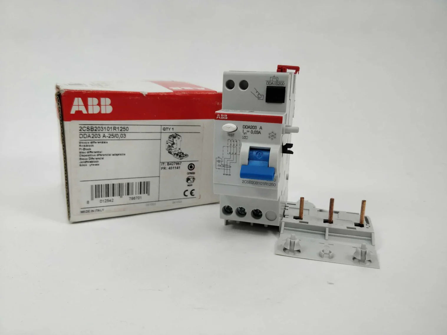 

DDA203 AC-25/0.03 10113314 2CSB203001R1250 Residual Current Device Block DDA200 - 3P - 30 mA - 25 A - Type AC
