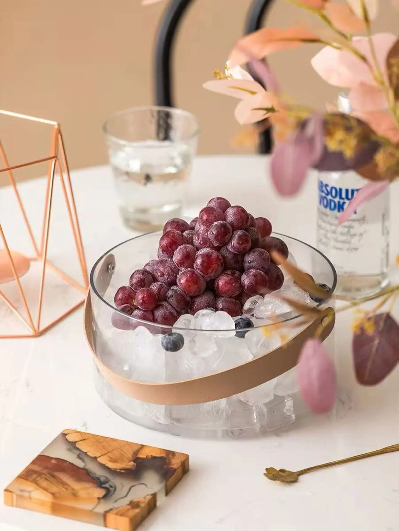 Creative Acrylic Ice Bucket for Bars and Ktvs, Suitable for Champagne, Beer, and Red Wine, Home-Use Trendy Ice Cube Bucket with High Aesthetic Value, 1 Piece