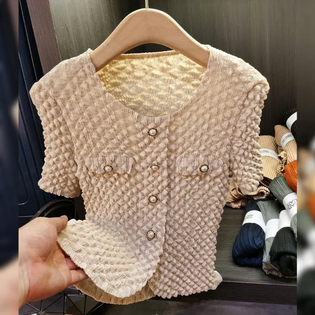 

Elegant Women's round Neck Short-Sleeved T-Shirt Bubble Pleated Slimming Top Versatile Single-Breasted for Spring And Summer