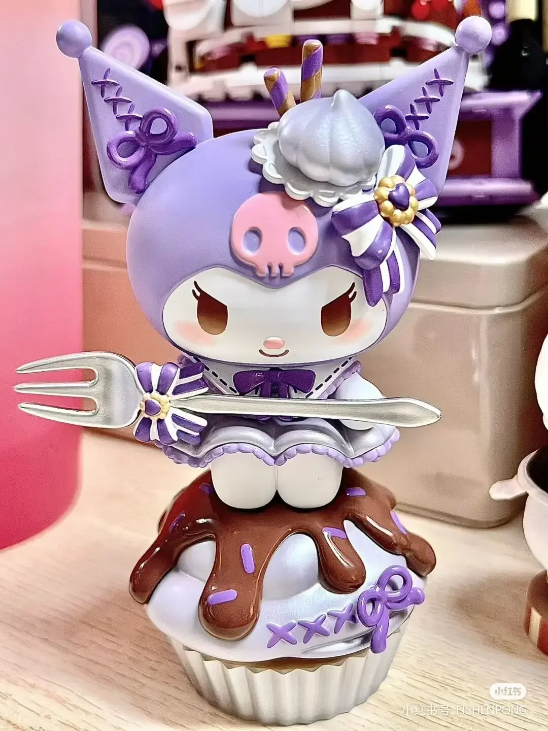 

Sanrio Kuromi десерт Батлер прекрасная красивая подъемная статуя Toptoy офисная настольная декоративная модель детский подарок-сюрприз