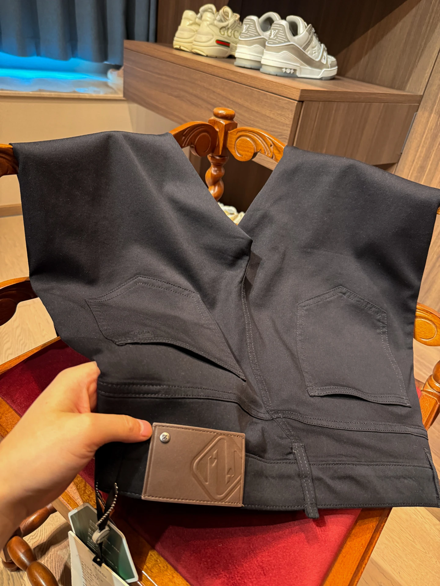 

Мужские джинсы Bla Calf Quali Slim Fit с прямыми штанинами из эластичного хлопка. Оцените качество! Lenzing Lyocell: охлаждающий эффект, приятные для кожи.
