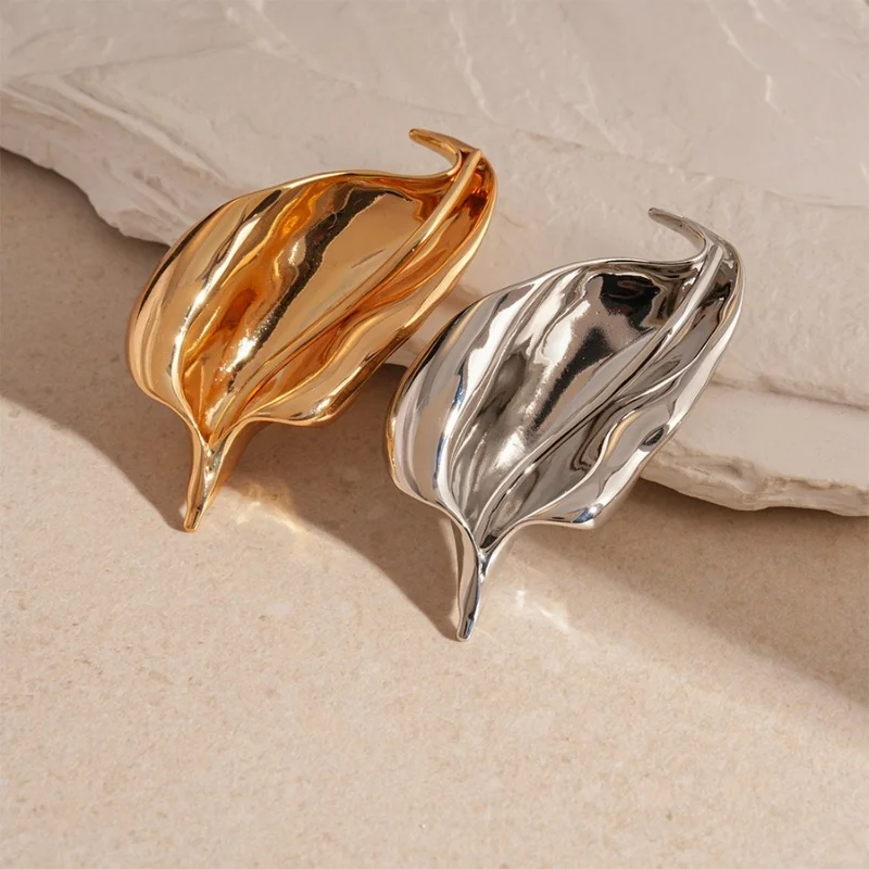 

Elegant Smooth Surface Irregular Leaf Metal Brooch Pin for Women Commute High-End Jewelry Daily Party Accessory