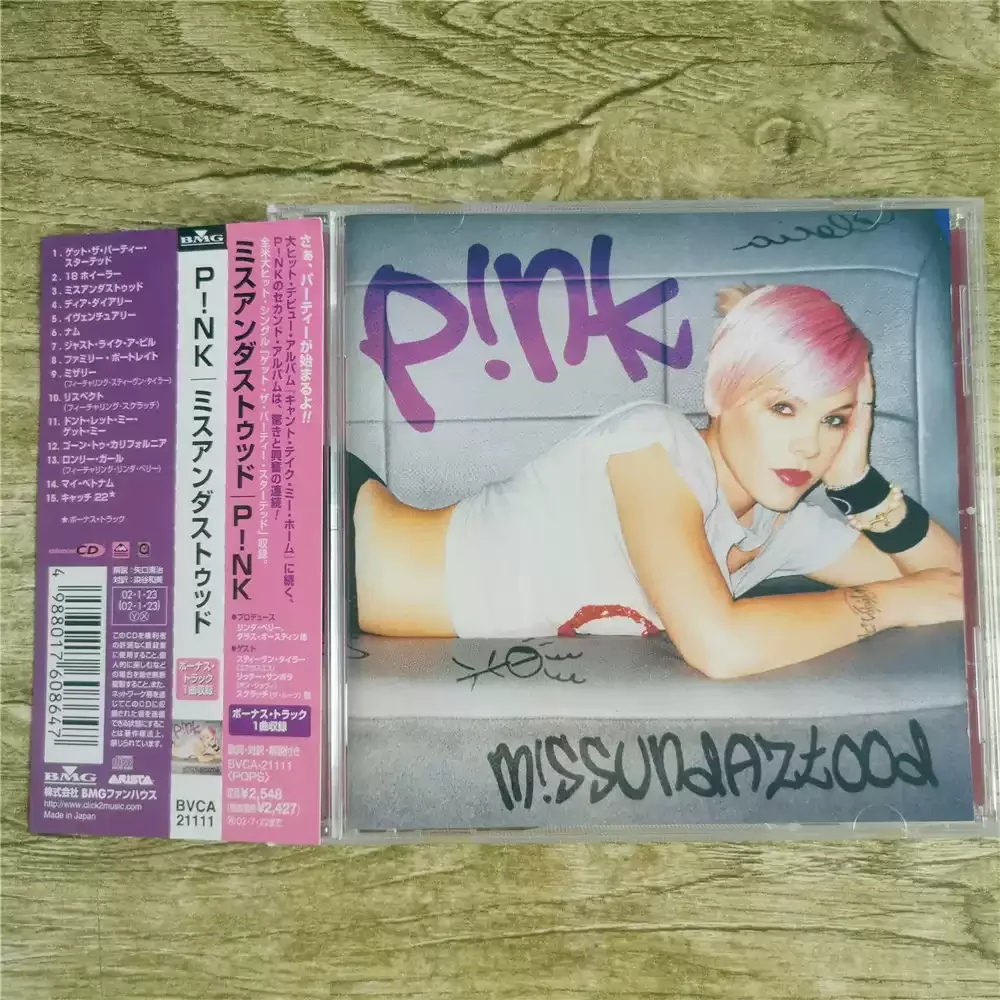 

CD PiNK M!ssundaztood Выпущен в 2001 году. Японская версия добавляется некоторые треки, что P! Прорывной альбом Карьера Нка