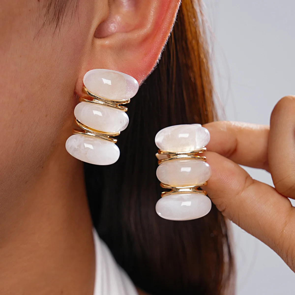 Layered Translucent White Oval Resin Dangle Earrings Gold Metal Spacer Geometric Earrings Women Vintage Daily Fashion Jewelry K