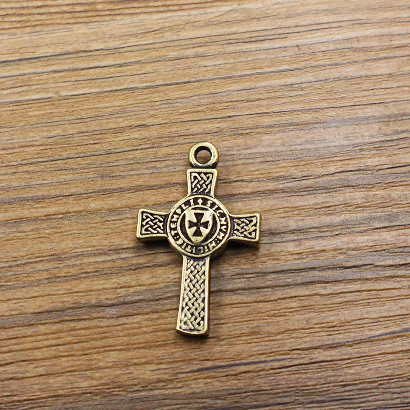 Brass Vintage Cross Metal Figurine Keychain Pendant Religious Belief Decorative Figurines Home Decor Accessoires Miniatures