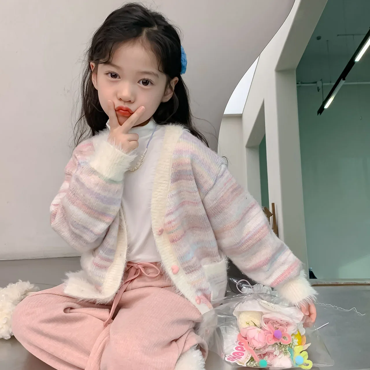 Baby Girl Top South Korean Knitwear Girls Cardigan Autumn Model 2024 New Foreign Soft Waxy Sweater Baby Wool Fashion Coat